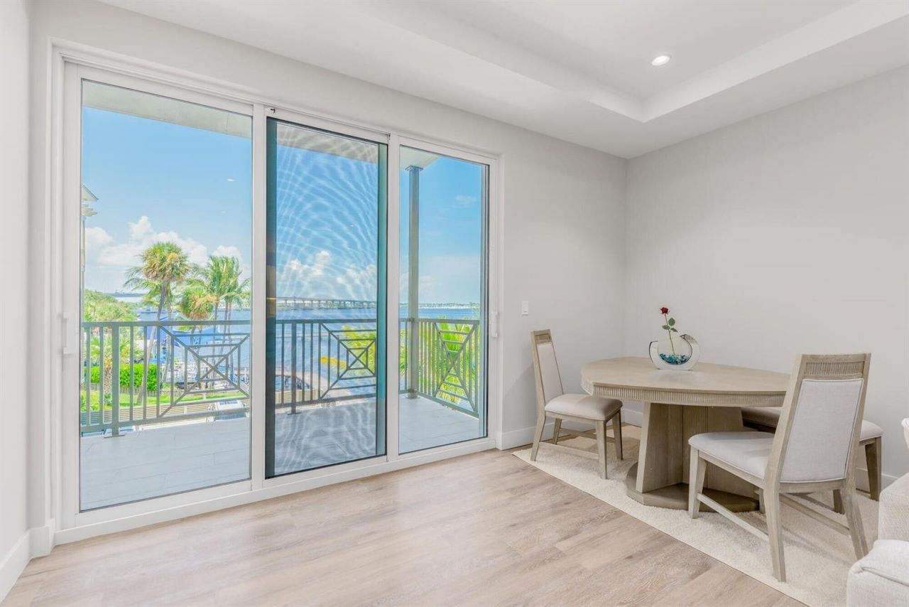 41 SW Seminole Street , Unit 305, Stuart, FL 34994 Photo