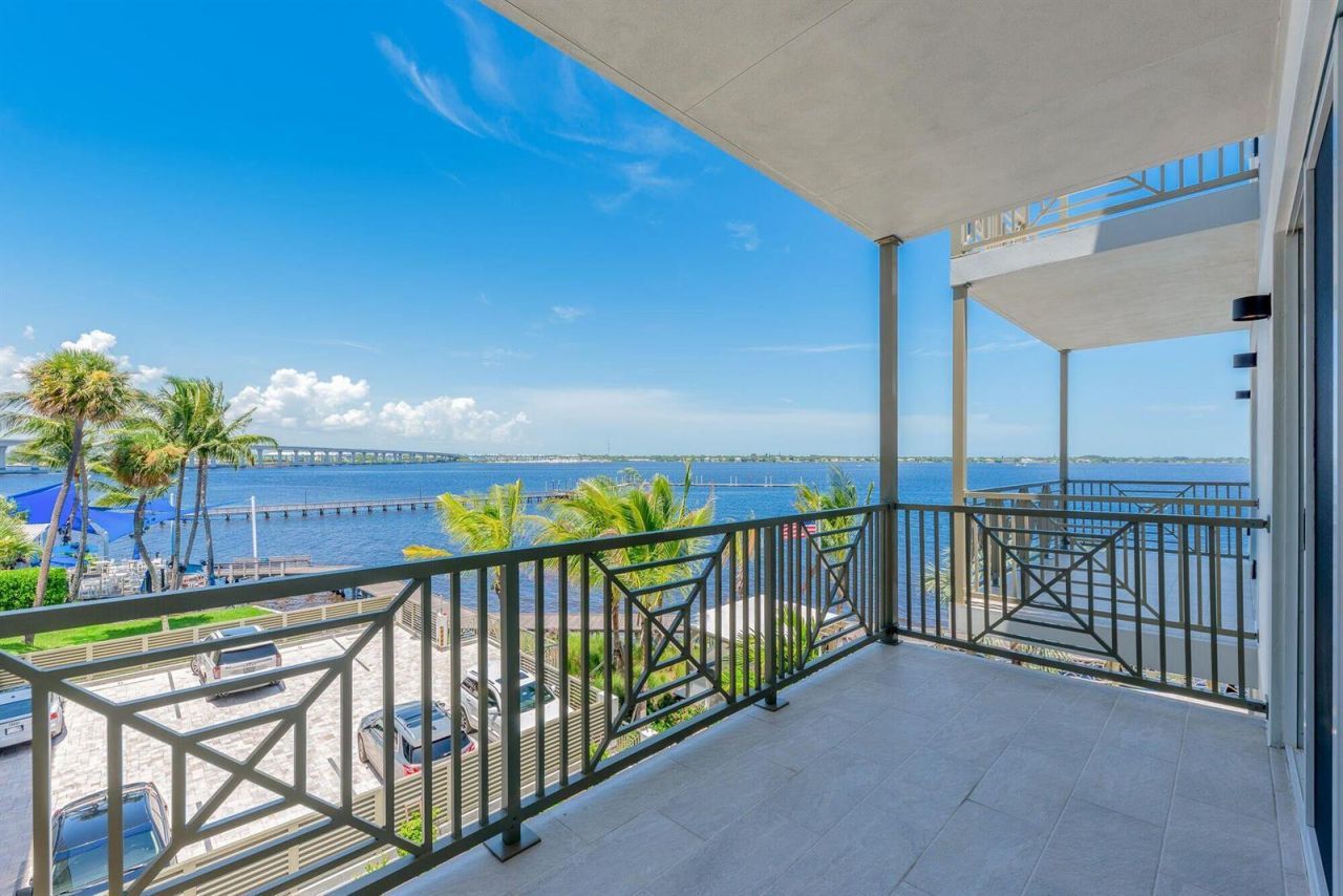 41 SW Seminole Street , Unit 305, Stuart, FL 34994 Photo
