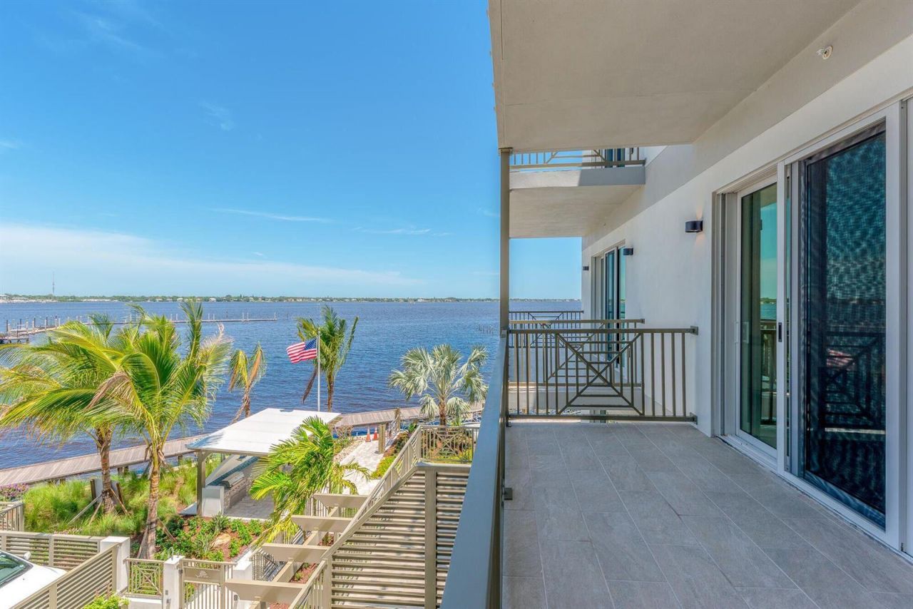 41 SW Seminole Street , Unit 305, Stuart, FL 34994 Photo