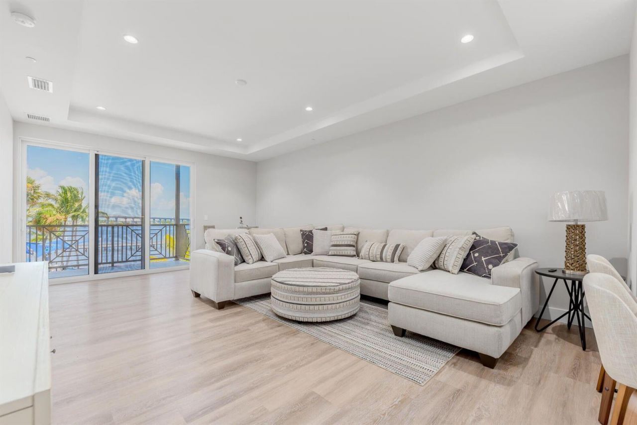 41 SW Seminole Street , Unit 305, Stuart, FL 34994 Photo