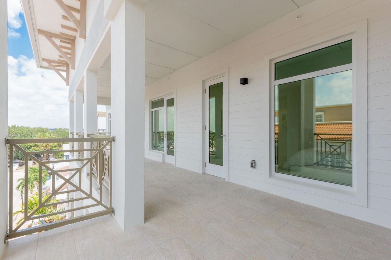41 SW Seminole Street , Unit 410, Stuart, FL 34994 Photo