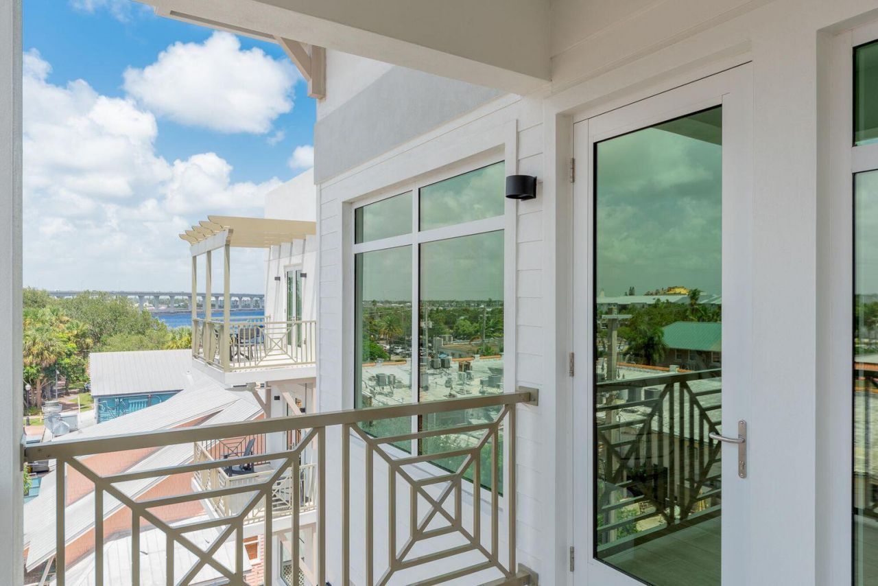 41 SW Seminole Street , Unit 410, Stuart, FL 34994 Photo
