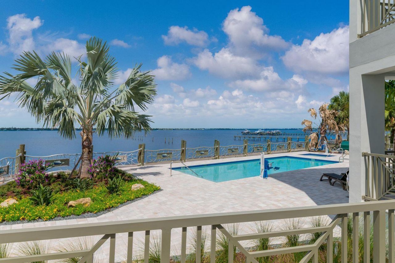 41 SW Seminole Street , Unit 410, Stuart, FL 34994 Photo