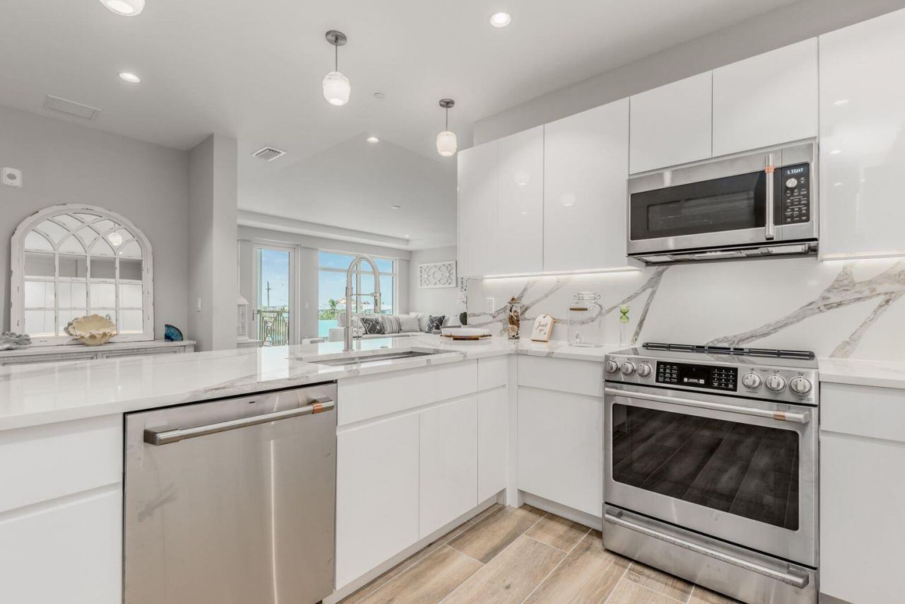 41 SW Seminole Street , Unit 410, Stuart, FL 34994 Photo