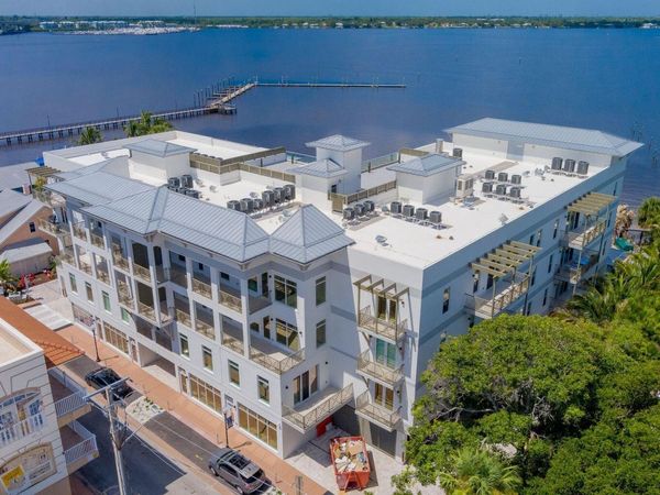 41 SW Seminole Street , Unit 210, Stuart, FL 34994