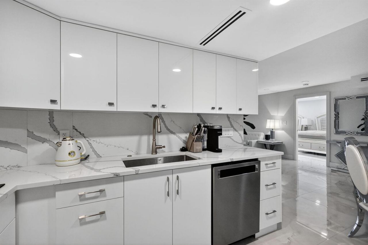 5225 Collins Avenue , Unit 1408, Miami Beach, FL 33140 Photo
