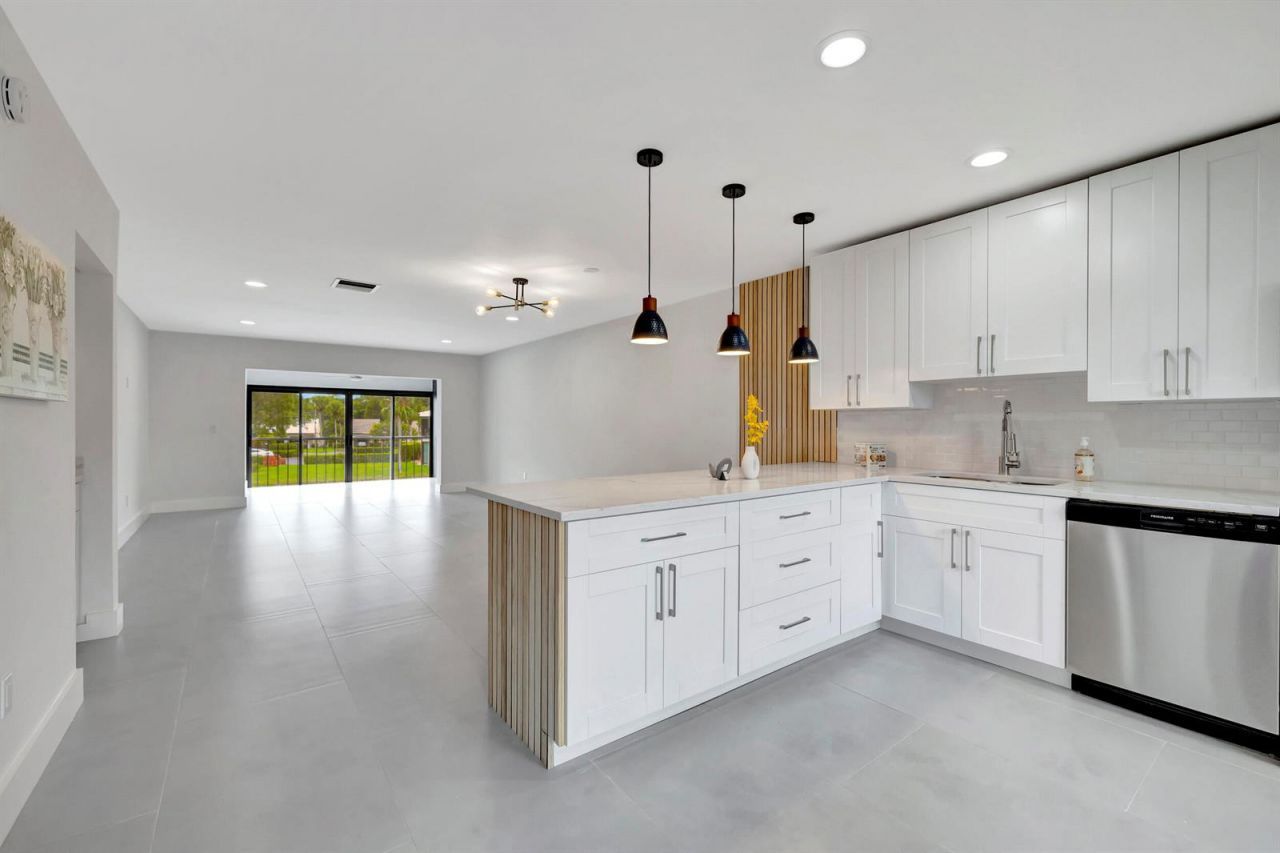 7898 Eastlake Drive , Unit 7d, Boca Raton, FL 33433 Photo