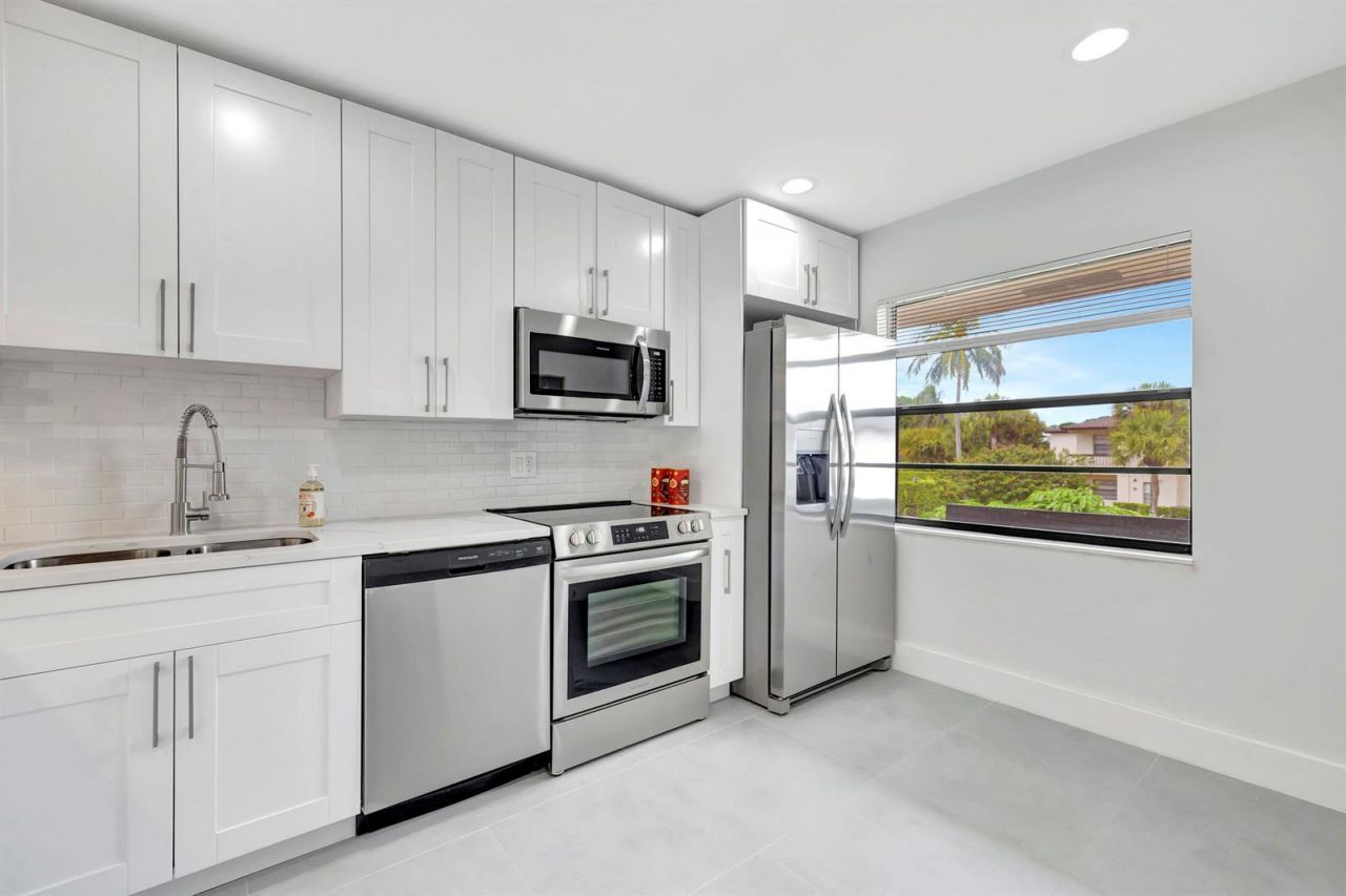 7898 Eastlake Drive , Unit 7d, Boca Raton, FL 33433 Photo