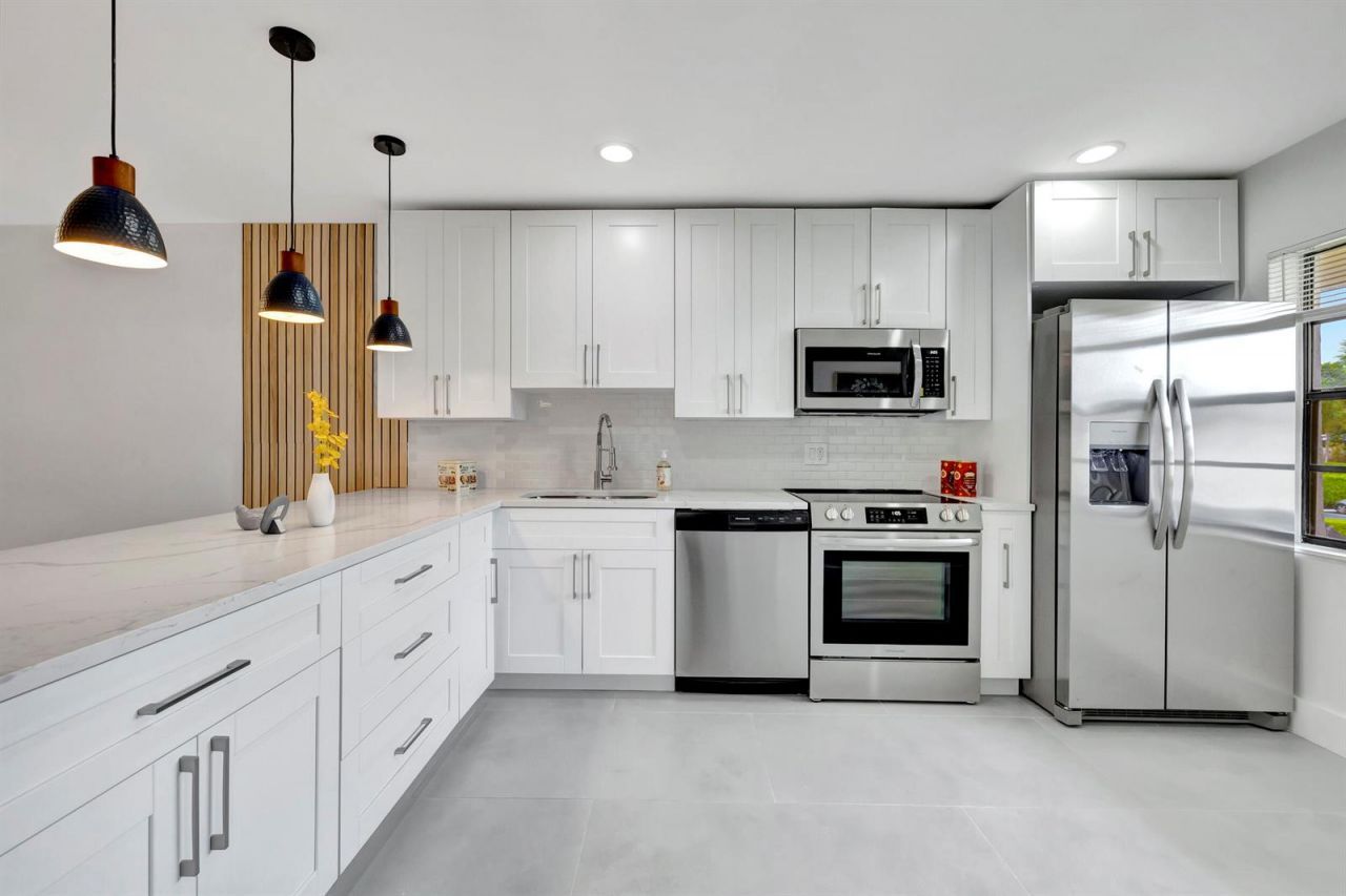 7898 Eastlake Drive , Unit 7d, Boca Raton, FL 33433 Photo