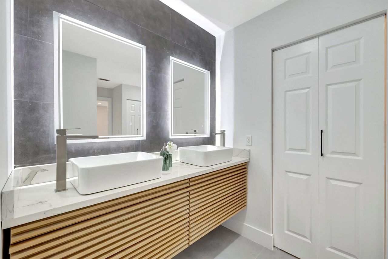7898 Eastlake Drive , Unit 7d, Boca Raton, FL 33433 Photo
