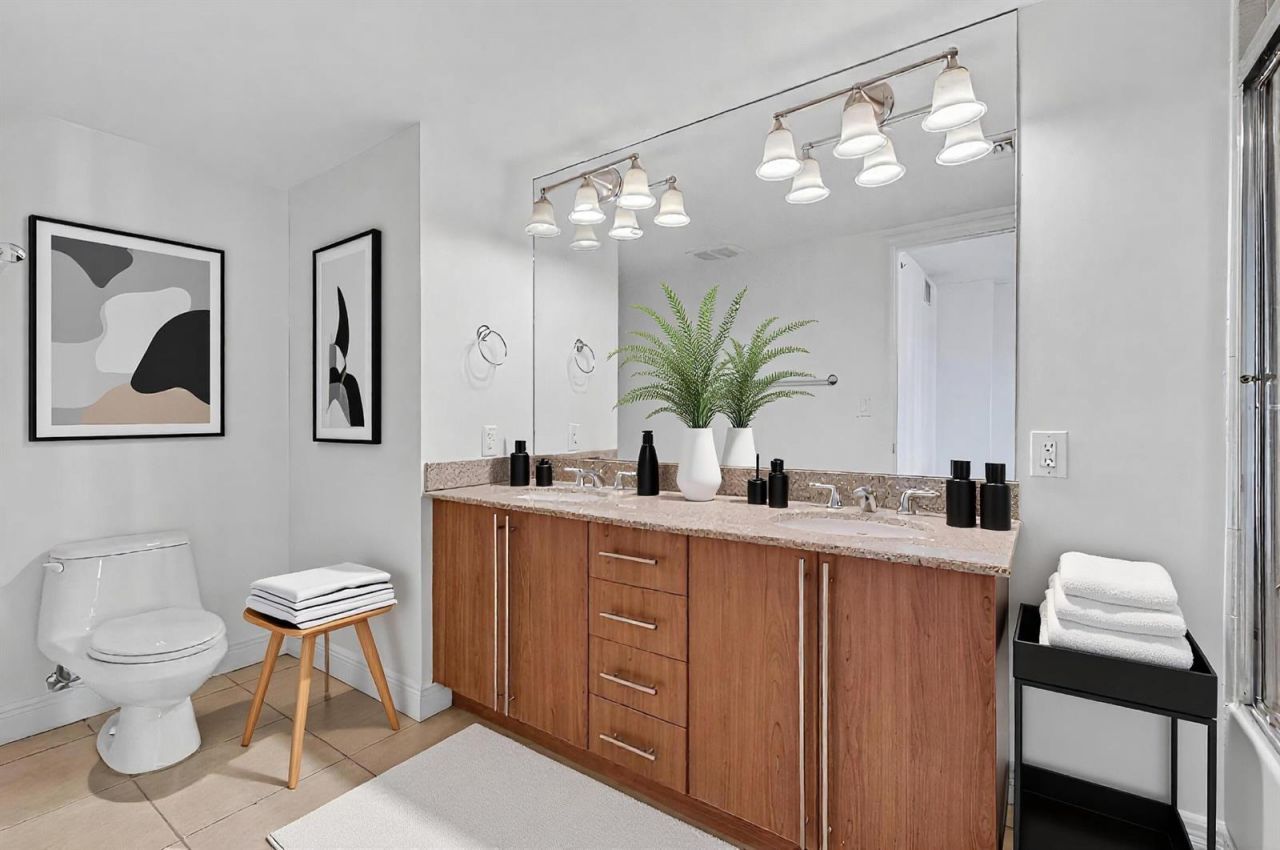 610 Clematis Street , Unit 532, West Palm Beach, FL 33401 Photo