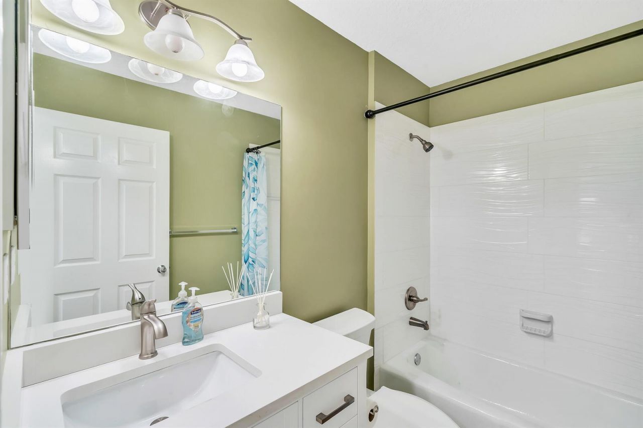 827 Oak Harbour Drive , Juno Beach, FL 33408 Photo