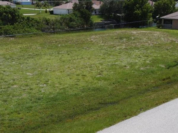 2218 NW 4th Street , Cape Coral, FL 33993