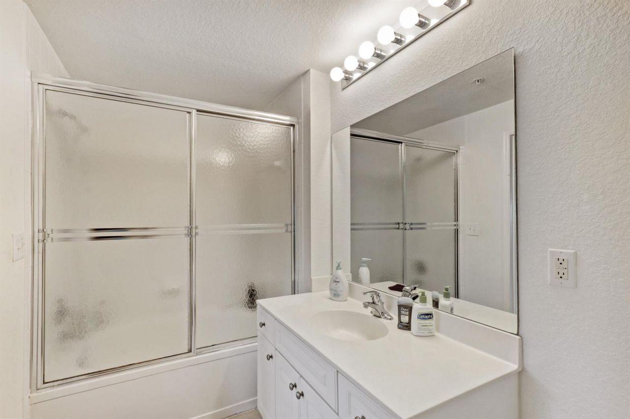 2806 Veronia Drive , Unit 301, Palm Beach Gardens, FL 33410 Photo