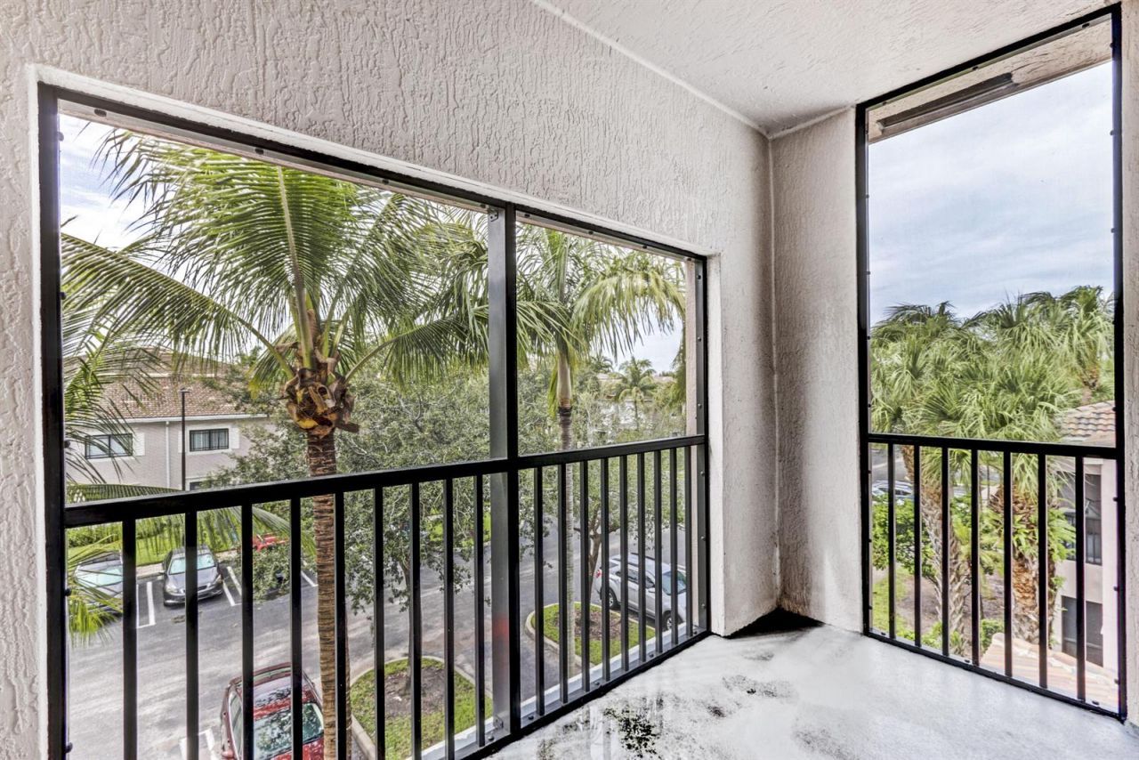 2806 Veronia Drive , Unit 301, Palm Beach Gardens, FL 33410 Photo
