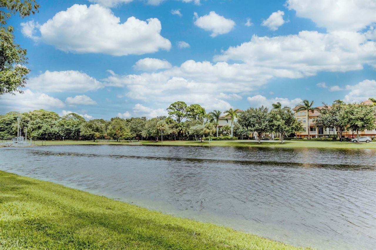 2806 Veronia Drive , Unit 301, Palm Beach Gardens, FL 33410 Photo