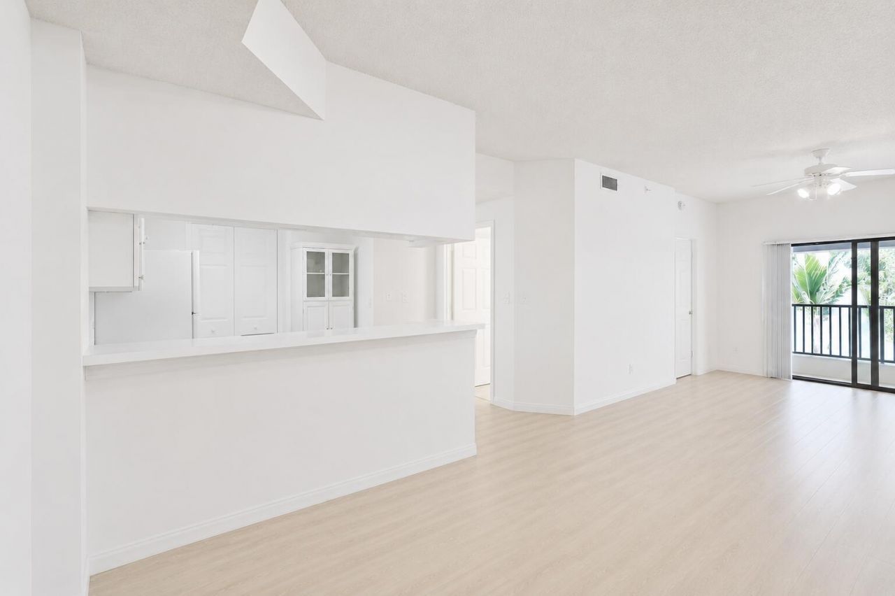 2806 Veronia Drive , Unit 301, Palm Beach Gardens, FL 33410 Photo