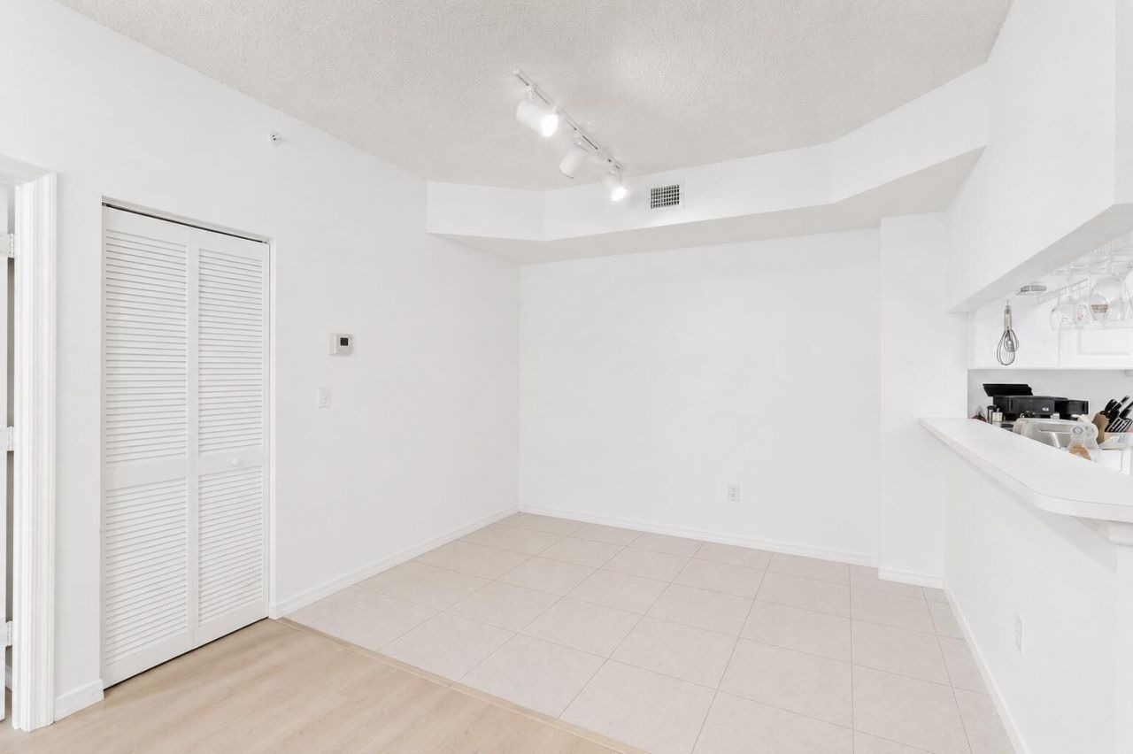 2806 Veronia Drive , Unit 301, Palm Beach Gardens, FL 33410 Photo