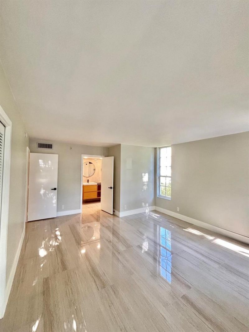 545 Oaks Lane , Unit 201, Pompano Beach, FL 33069 Photo