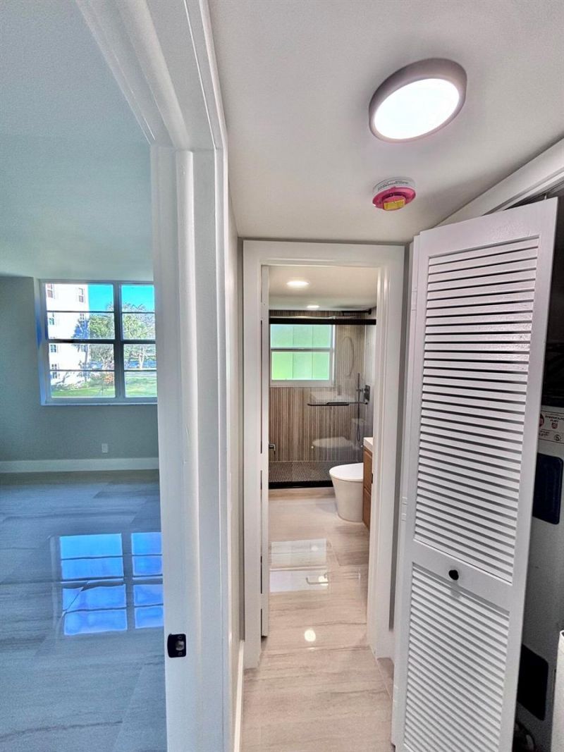 545 Oaks Lane , Unit 201, Pompano Beach, FL 33069 Photo