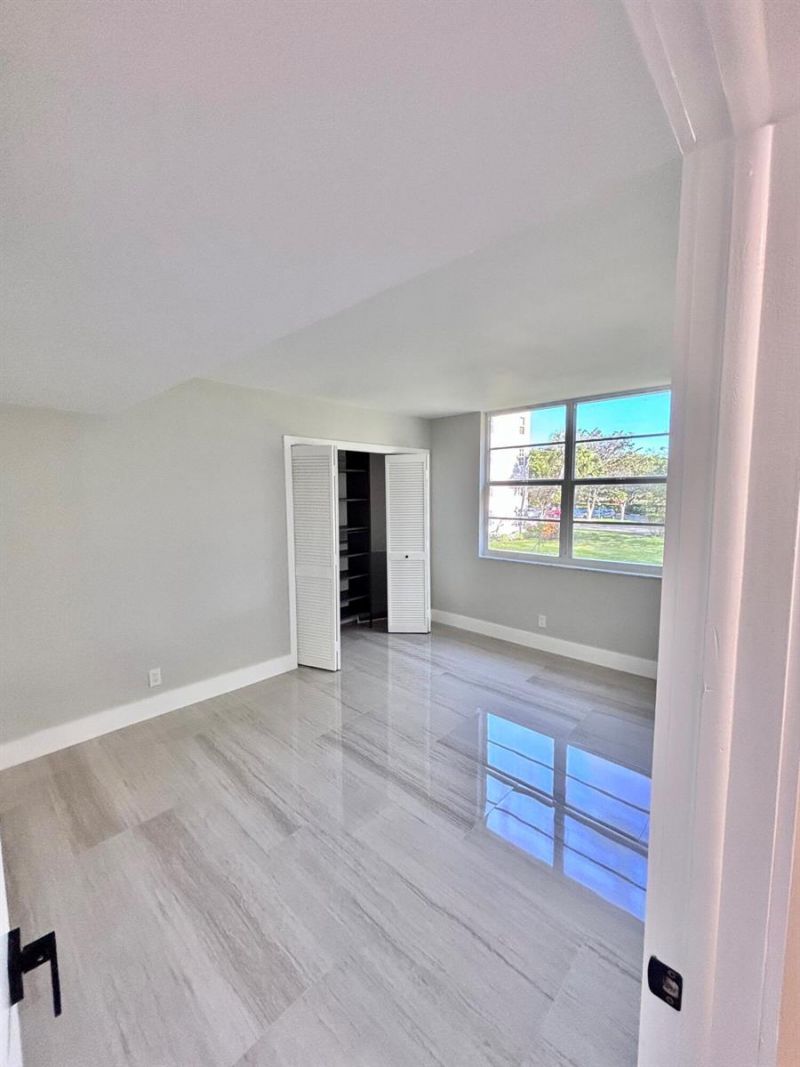 545 Oaks Lane , Unit 201, Pompano Beach, FL 33069 Photo