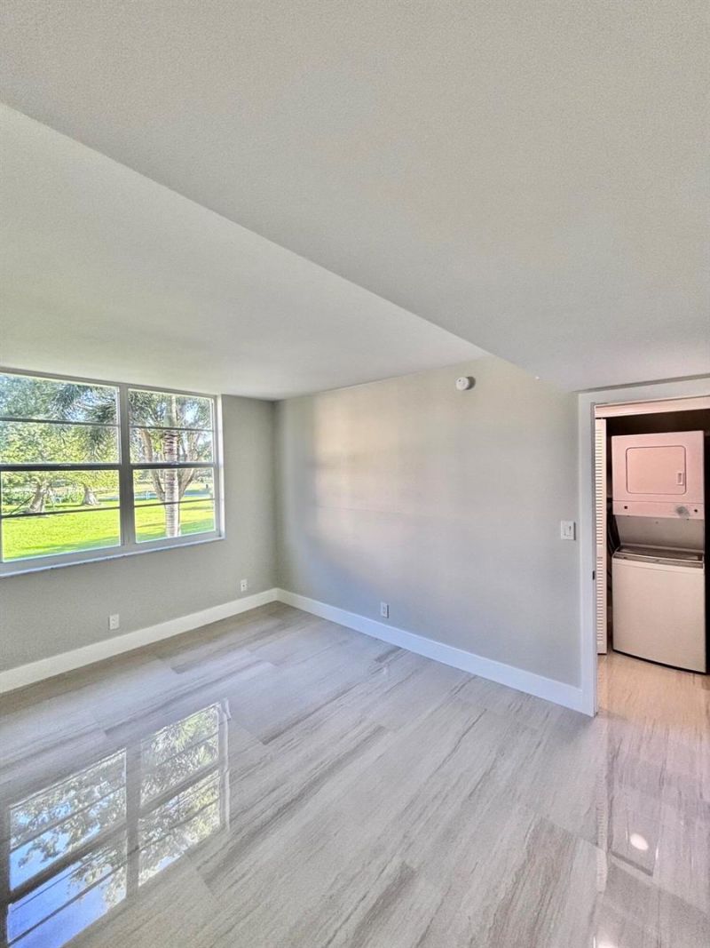 545 Oaks Lane , Unit 201, Pompano Beach, FL 33069 Photo