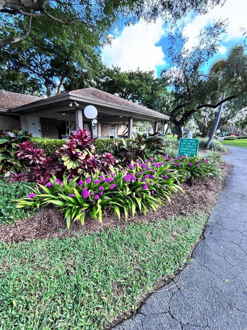545 Oaks Lane , Unit 201, Pompano Beach, FL 33069 Photo