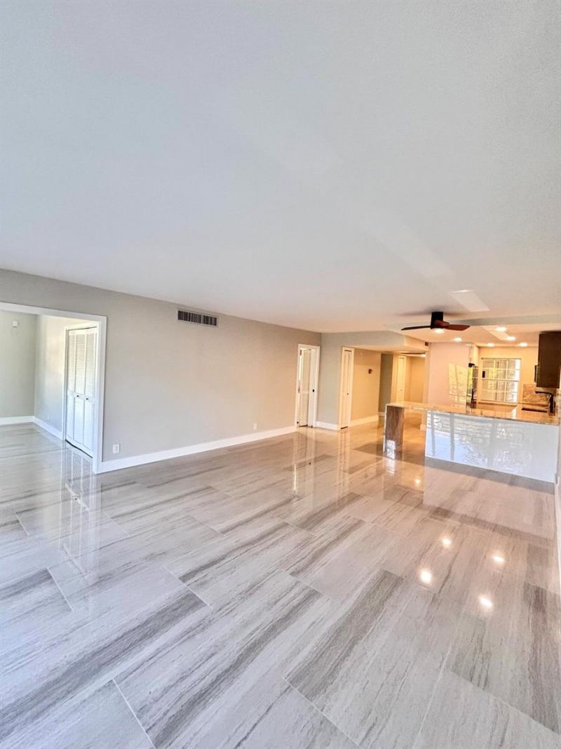 545 Oaks Lane , Unit 201, Pompano Beach, FL 33069 Photo