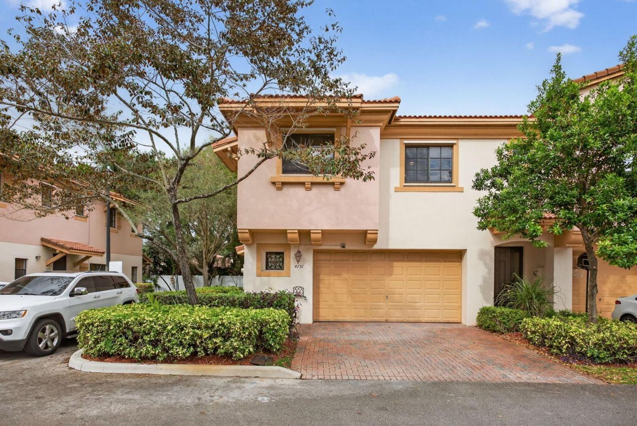4751 Grand Cypress Circle N, Coconut Creek, FL 33073 Photo