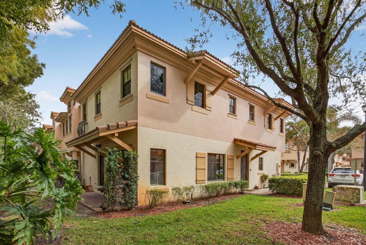 4751 Grand Cypress Circle N, Coconut Creek, FL 33073 Photo