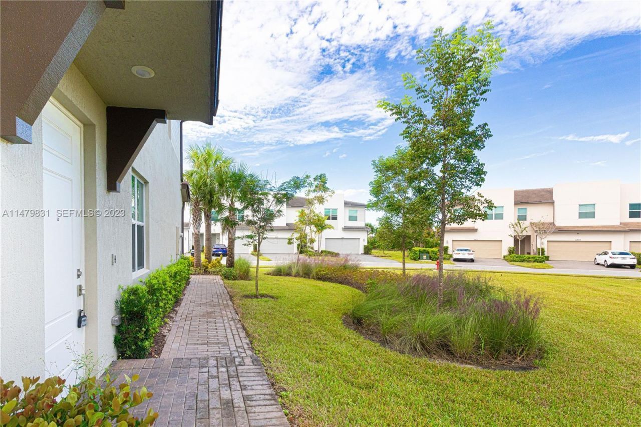 4830 Navali Drive , Lake Worth, FL 33467 Photo