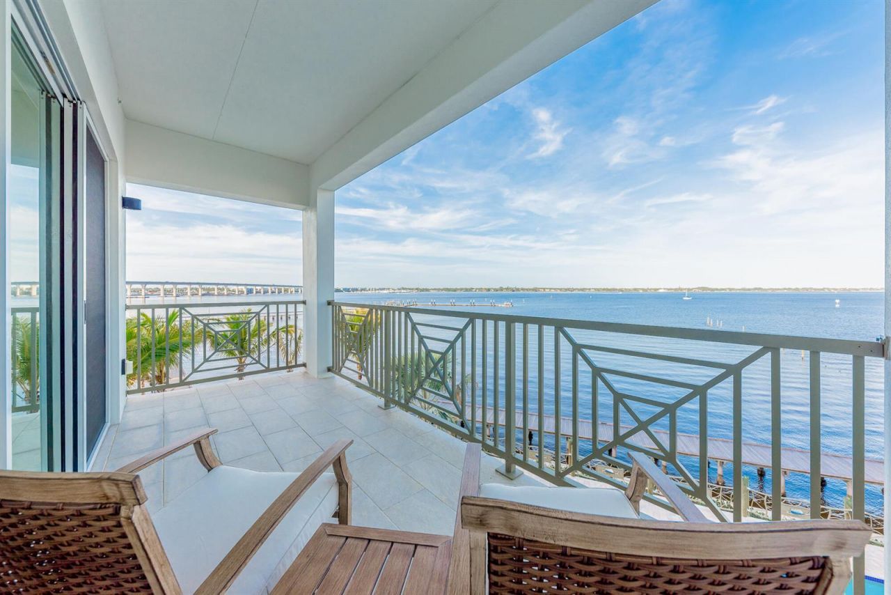 41 SW Seminole Street , Unit 306, Stuart, FL 34994 Photo