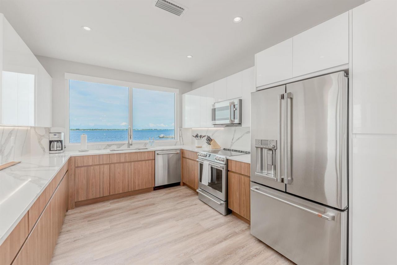 41 SW Seminole Street , Unit 306, Stuart, FL 34994 Photo