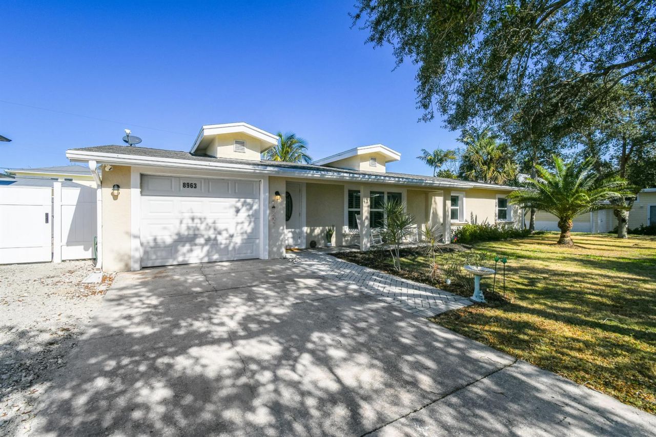 8963 SE Ceres Street , Hobe Sound, FL 33455 Photo