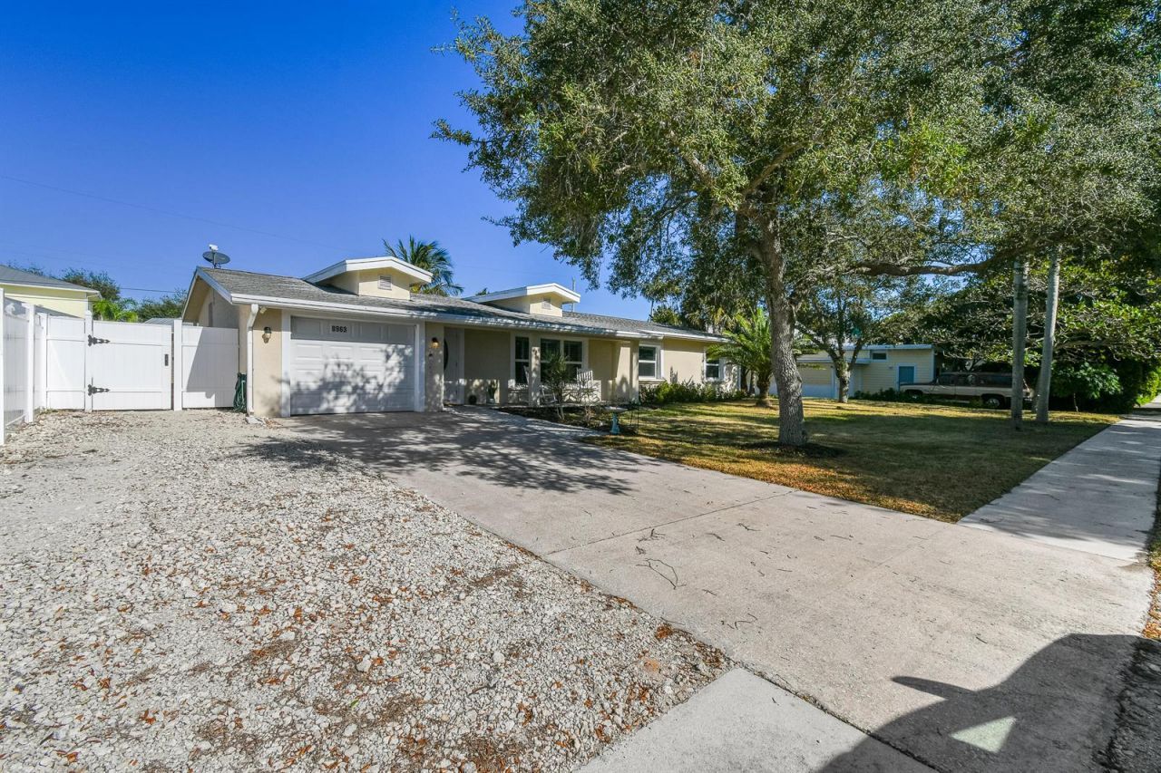8963 SE Ceres Street , Hobe Sound, FL 33455 Photo