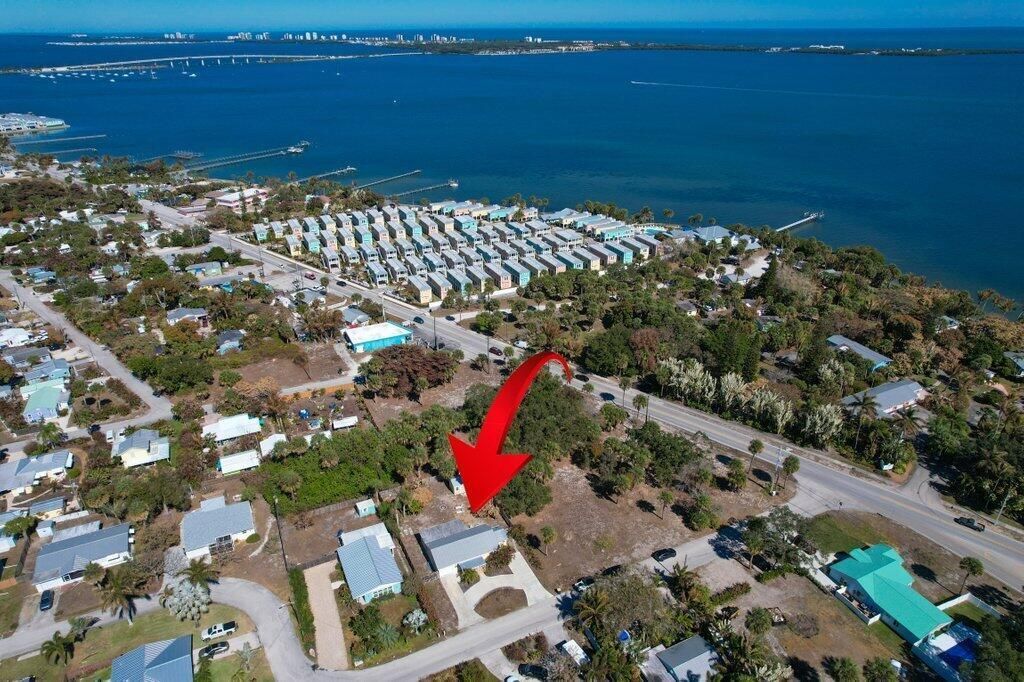 2427 NE Center Street , Jensen Beach, FL 34957 Photo