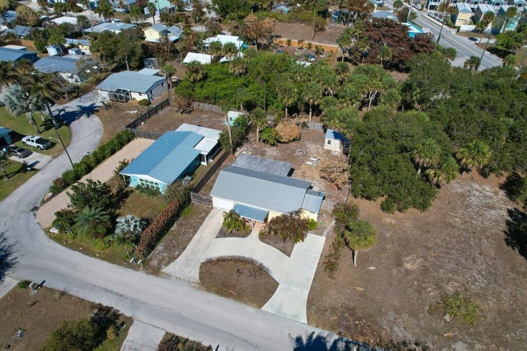 2427 NE Center Street , Jensen Beach, FL 34957 Photo