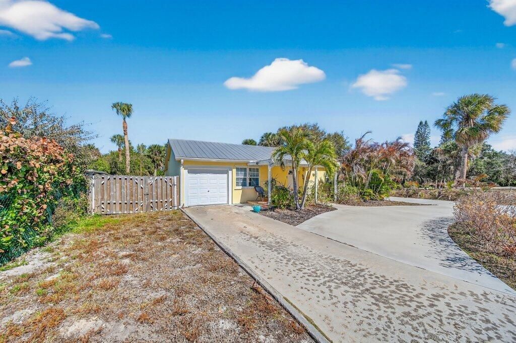 2427 NE Center Street , Jensen Beach, FL 34957 Photo