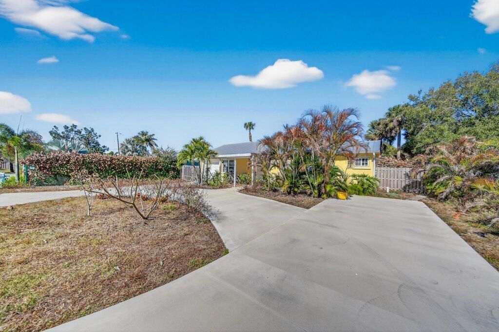 2427 NE Center Street , Jensen Beach, FL 34957 Photo