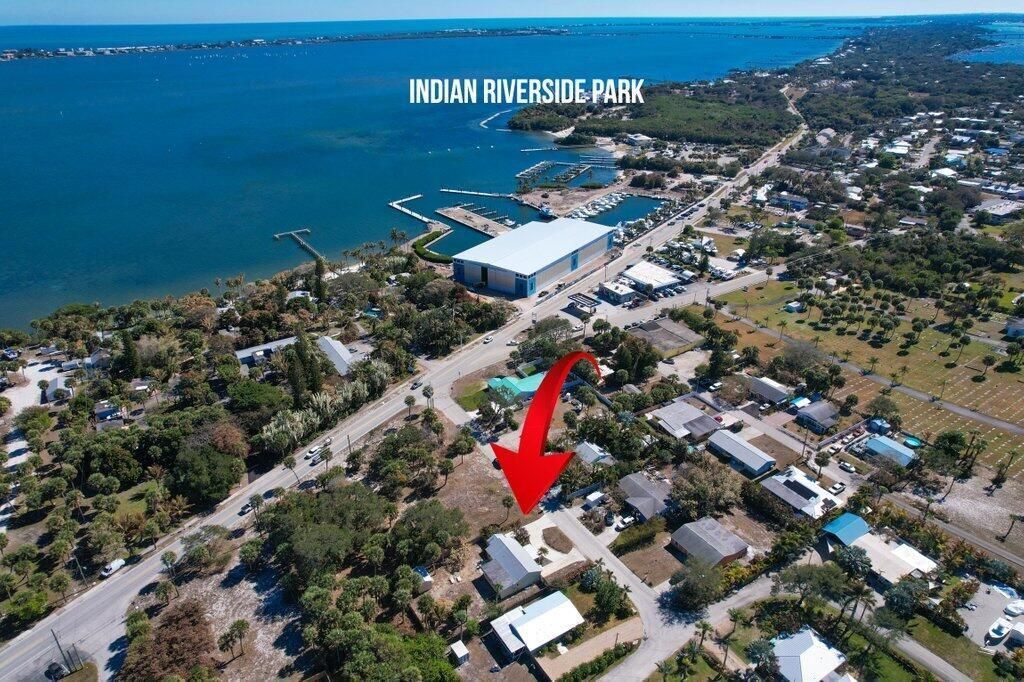 2427 NE Center Street , Jensen Beach, FL 34957 Photo