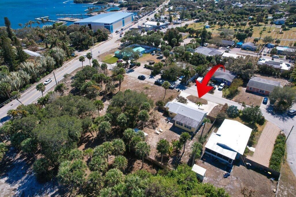 2427 NE Center Street , Jensen Beach, FL 34957 Photo