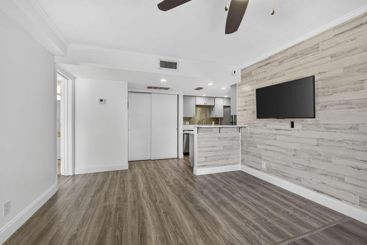 612 Executive Center Drive , Unit 3107, West Palm Beach, FL 33401 Photo