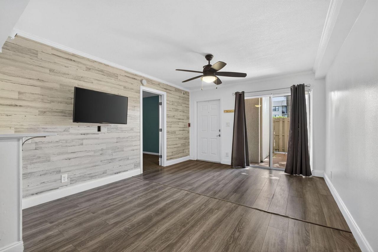 612 Executive Center Drive , Unit 3107, West Palm Beach, FL 33401 Photo