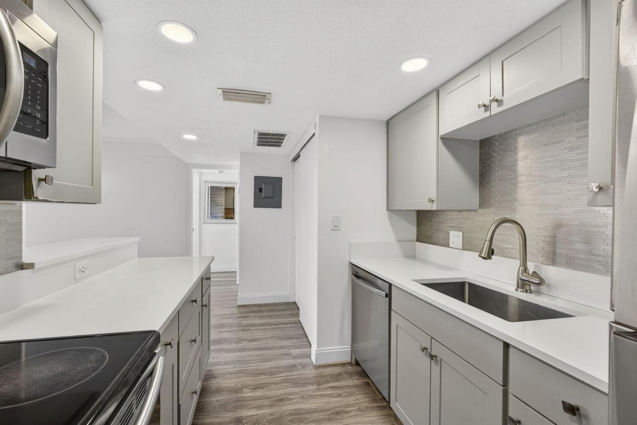 612 Executive Center Drive , Unit 3107, West Palm Beach, FL 33401 Photo