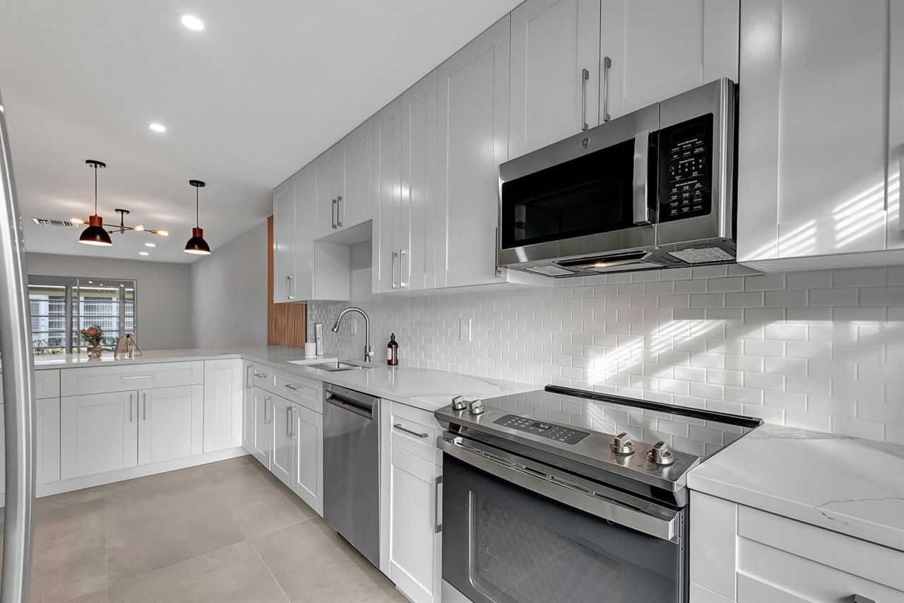 13602 Via Flora , Unit Apt C, Delray Beach, FL 33484 Photo