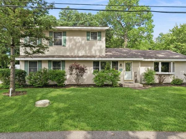 111 Eastwood Avenue, Port Barrington, IL 60010