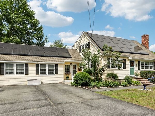 62 Charme Rd, Billerica, MA 01821