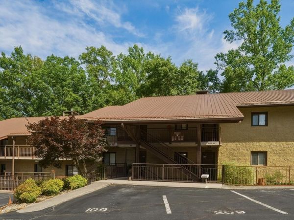 221 Woodland Rd, Gatlinburg, TN 37738
