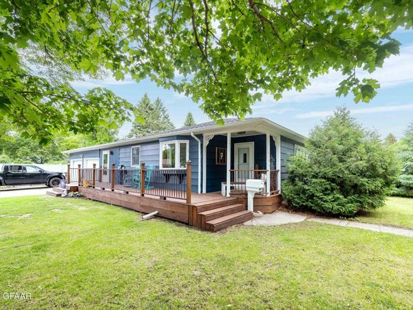 922 17TH Street NW, East Grand Forks, MN 56721