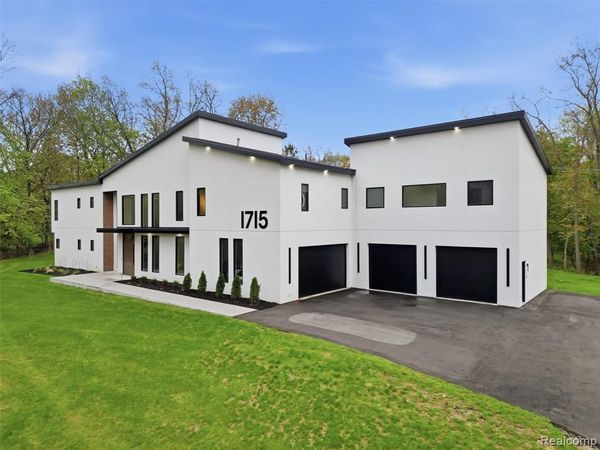 1715 Lone Pine Road , Bloomfield Hills, MI 48302